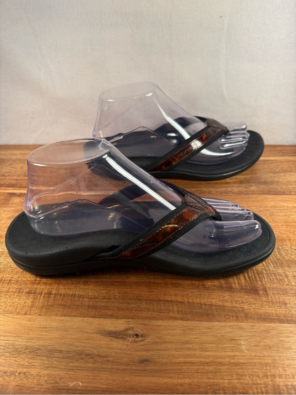 Vionic Tide II Sandals in Brown and Black Size 7 - Picture 5 of 11